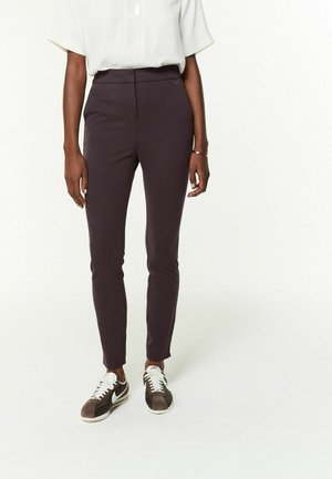 SKINNY .  - REGULAR FIT - Pantaloni - burgundy red