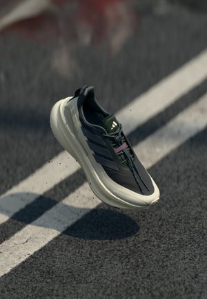 ULTRABOOST 5 HERMANOS KOUMORI - Road running shoes - carbon/grey five/alumina