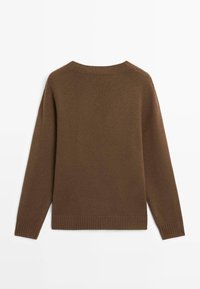 Maglione a maniche lunghe marrone in maglia con polsini e orlo a coste, mostrato disteso con il retro su uno sfondo bianco.