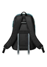 Mochila negra con un respaldo y correas acolchadas. Presenta un patrón abstracto en azul y blanco a lo largo de los bordes. Correas ajustables para mayor comodidad.