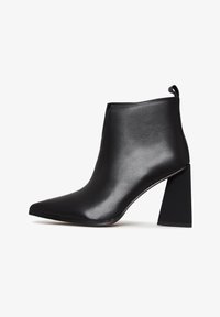 Ausgewählt, black