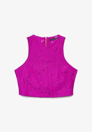 Haut court fuchsia en dentelle avec un motif floral. Il présente un col rond et une fermeture éclair au dos. Finition texturée sur toute la surface.