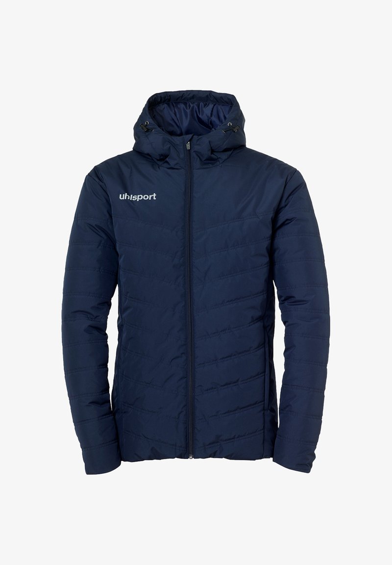 Veste matelassée navy avec capuche, dotée d'une fermeture éclair et d'une texture en relief à rayures verticales. Logo sur la partie gauche de la poitrine. Matériau durable.