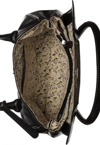 Sac à main en cuir noir avec un intérieur à motif floral. Comprend une poche zippée et un espace ouvert pour l'organisation. Poignées robustes.