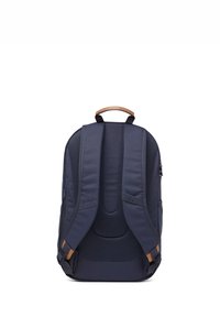 Zaino blu navy con spallacci imbottiti in rete e una maniglia in pelle sulla parte superiore. Presenta un compartimento con zip e una texture liscia.