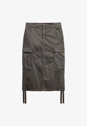 Khaki cargo nederdel lavet af slidstærkt stof, med sidelommer, stikninger, justerbare snore i kanten og et logo patch.