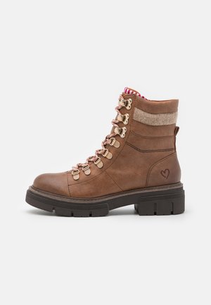 Stivaletti con plateau - cognac