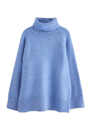 Lyseblå strikket højhalset sweater med lange ærmer samt ribbede manchetter, kant og krave, vist på en hvid baggrund.