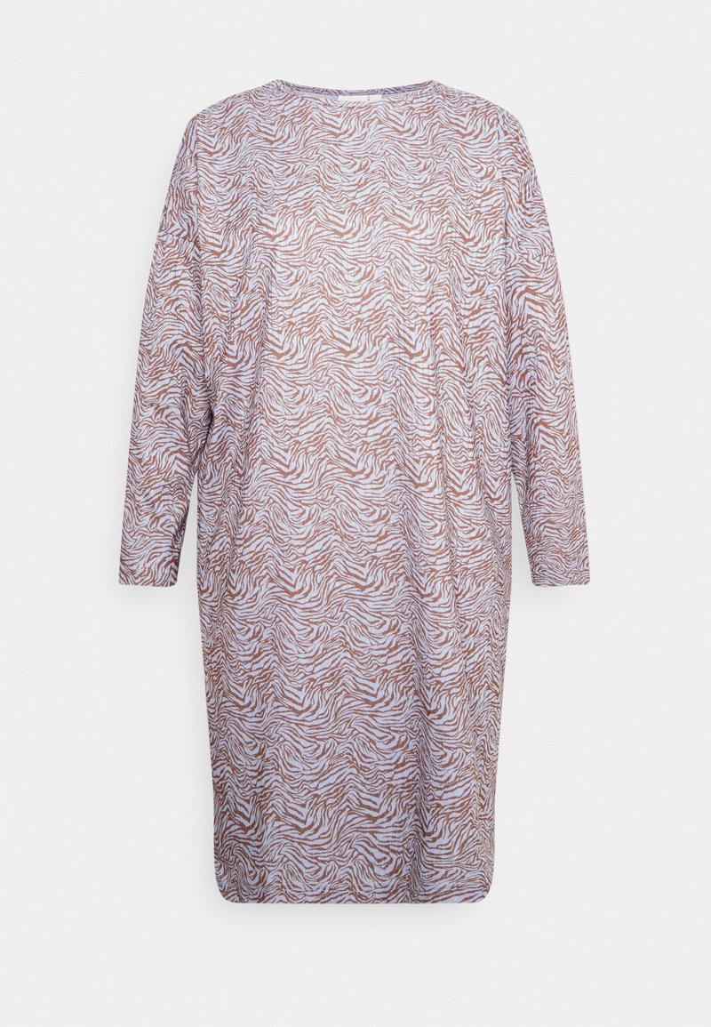 Vestido de mangas longas com um padrão de riscas de tigre em azul claro e castanho, feito de um tecido macio com um corte descontraído e decote redondo.