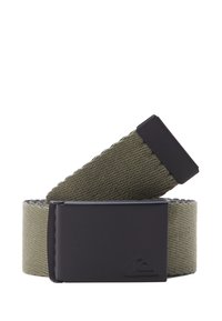 Ceinture tissée verte avec une surface texturée, dotée d'une boucle rectangulaire en métal noir et d'un accent de logo, présentée à plat dans une position enroulée.
