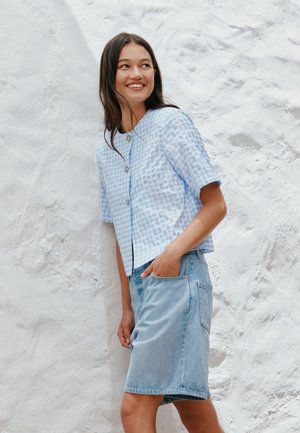 Next, REGULAR FIT - BERMUDA DENIM SHORTS . - Lühikesed teksad - light blue