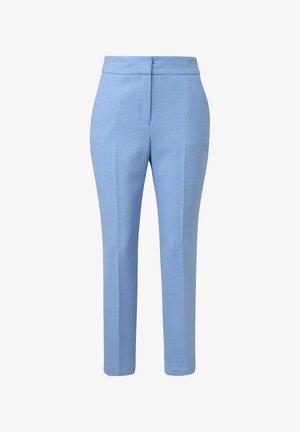 Lichtblauwe op maat gemaakte broek met een gladde textuur, rechte snit en voorplooi-details, voorzien van een klassieke tailleband en zonder zichtbare zakken.