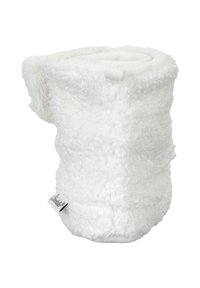 Weißes, plüschiges, gerolltes Badetuch mit weicher Textur. Verfügt über ein angenähtes Etikett an der Seite, das die Marke angibt. Kompakte, zylindrische Form.
