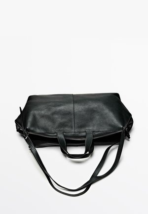 Poradie 10: Massimo Dutti - DUFFLE - Víkendová taška