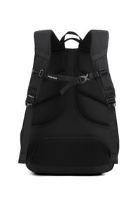 Zaino nero con imbottitura in rete, spallacci regolabili e tasca inferiore con zip; presenta una texture liscia e un design minimale.