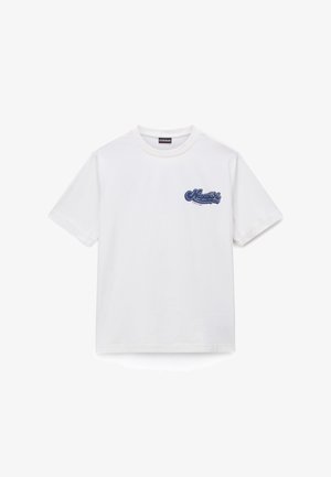 Λευκό κοντομάνικο T-shirt με στρογγυλή λαιμόκοψη και μικρό μπλε λογότυπο «Napapijri Since 1987» στο αριστερό στήθος.