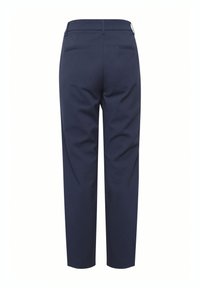 Pantalon bleu marine sur mesure avec poches passepoilées à l'arrière, passants de ceinture et jambes droites, présenté de dos sur fond blanc.