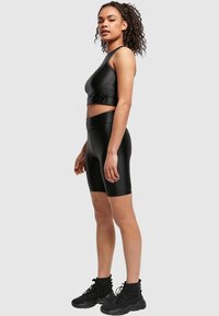 Urban Classics LADIES HIGHWAIST SHINY METALLIC CYCLE SHORTS - Tajice-hlače - schwarz
