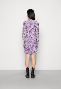NIKKIE FLOWER DRESS - Vestido de cocktail / Vestido de festa - lilac/black