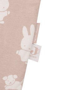 Tissu en coton rose clair, avec des motifs d'animaux blancs. Les étiquettes latérales incluent les marques "minitie" et "Jollein". Texture douce, design simple.