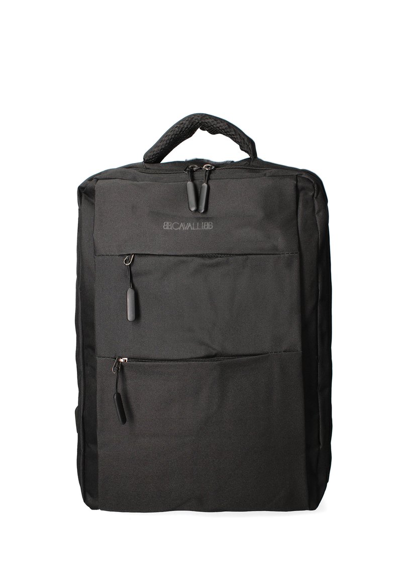 Zaino in tessuto nero con tre tasche con zip, manico robusto e dettagli testurizzati. Design compatto e rettangolare adatto per l'uso quotidiano.