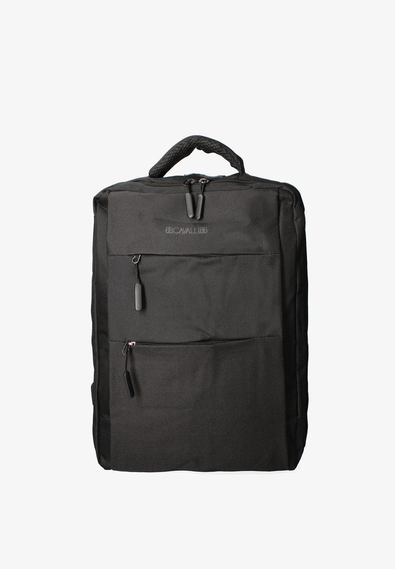 Zaino in tessuto nero con tre tasche con zip, manico robusto e dettagli testurizzati. Design compatto e rettangolare adatto per l'uso quotidiano.