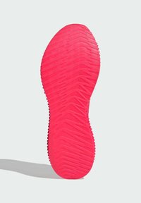 Suola di scarpe rosa brillante con un motivo a zigzag testurizzato per una migliore trazione. Forma arrotondata con leggera curvatura nel tallone. Materiale in gomma liscia.