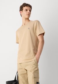 Calvin Klein Jeans MONOLOGO 2 PACK - Pamata T-krekls - travertine/bright white