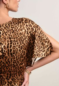 Next RUCHED CRINKLE MIDI- REGULAR FIT - Maxikleid - brown