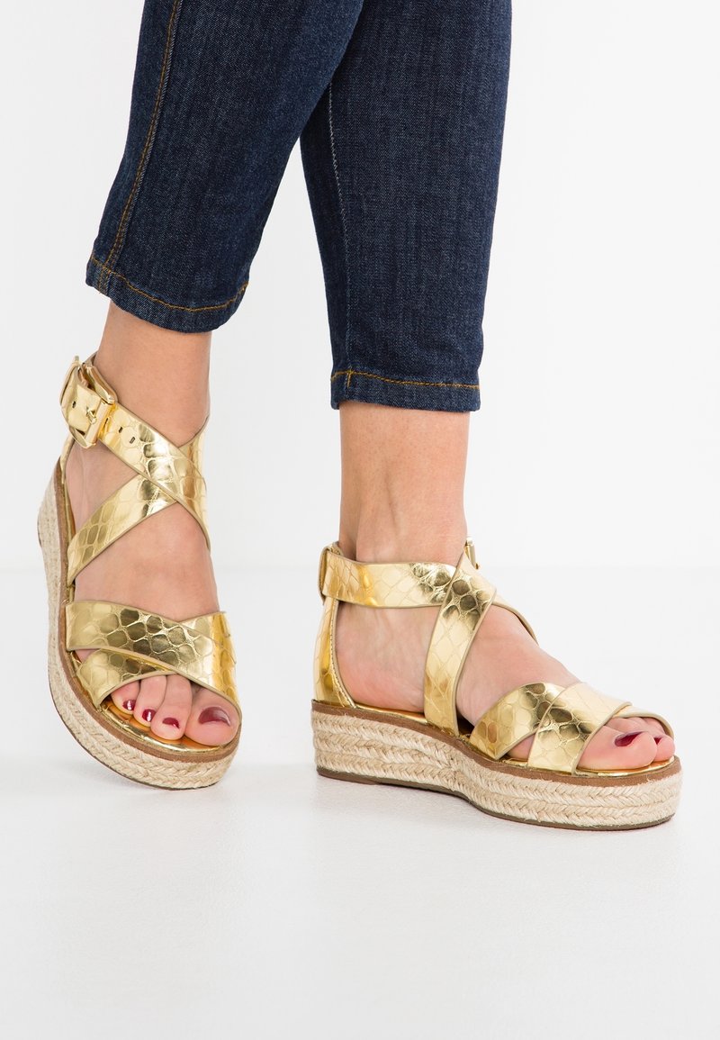 MICHAEL Michael Kors Sandali con plateau - gold-coloured