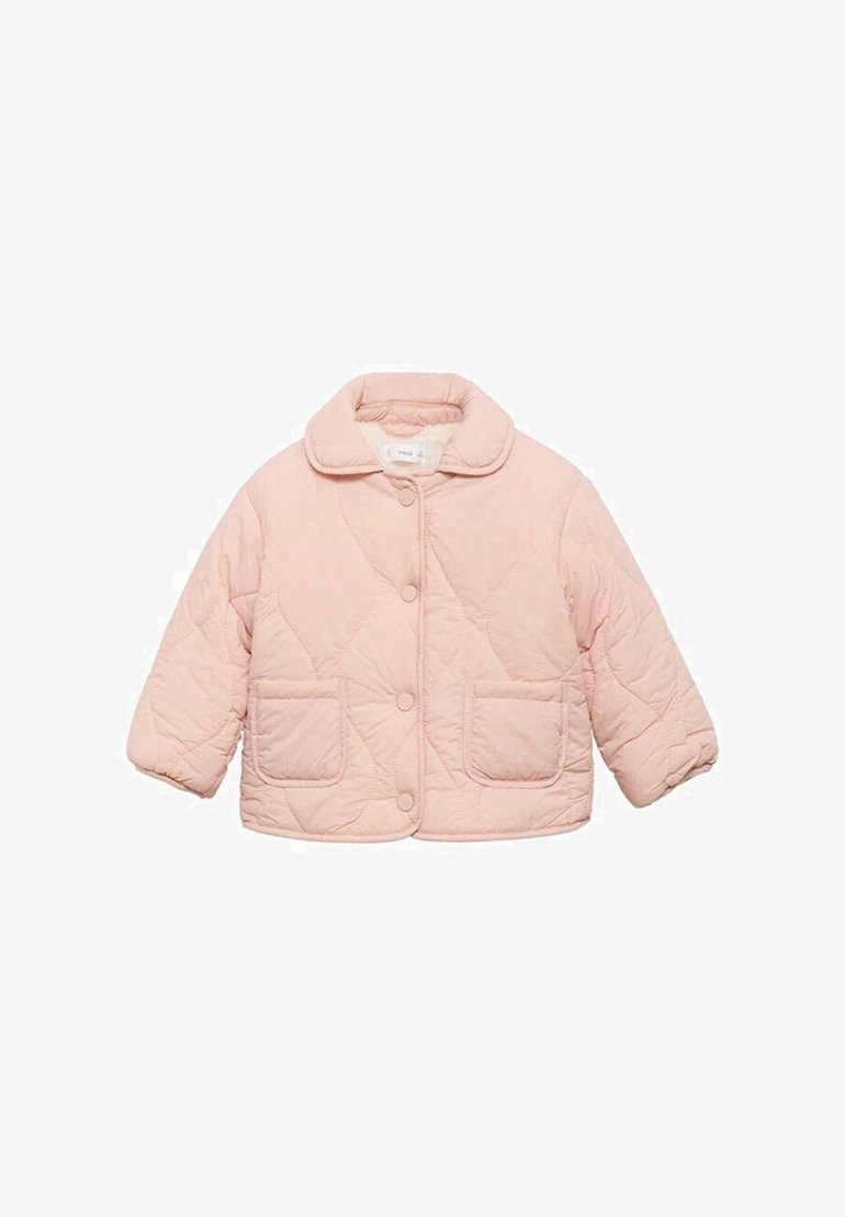 Padded roza jakna z zaobljenim ovratnikom in dvema sprednjima žepoma, s prešito teksturo in gumbom za zapiranje.