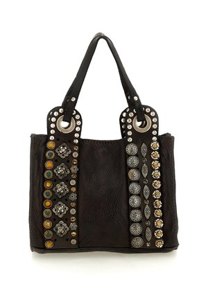 Borsa a mano in pelle nera con decorazioni ornate, caratterizzata da borchie, accenti metallici e motivi decorativi lungo i lati.