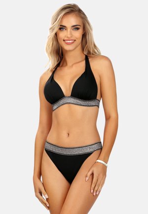 Czarny bikini z głębokim dekoltem w kształcie litery V i halterskimi ramiączkami. Posiada metalicznie akcentowaną taśmę wokół biustu i bioder. Gładki materiał o minimalistycznym wzorze.