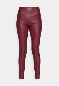 Burgundy imitation läderleggings med hög midja, slim fit, slät textur och sömdetaljer längs fram- och baksidan.