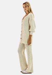 Elara LANGESSET  - Vest - beige