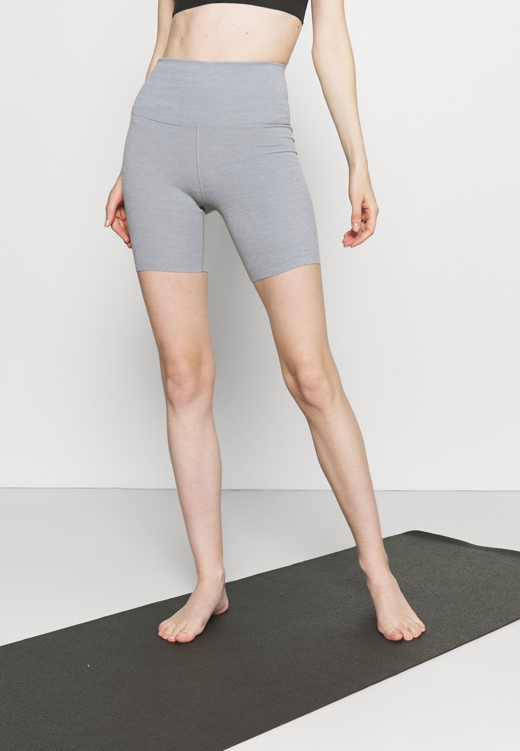 Nike Performance THE YOGA LUXE SHORT - Leggings - particle grey/mottled  grey - Zalando.ie