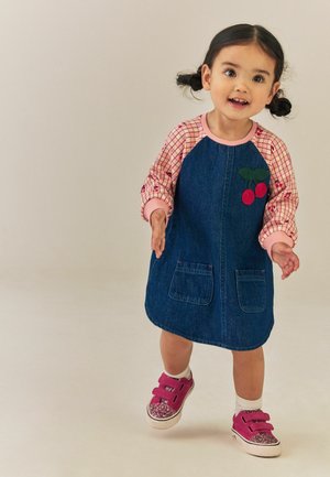 Next, REGULAR FIT - RAGLAN DENIM DRESS . - Farkkumekko - cherry print