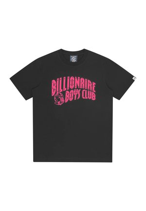 Camiseta negra de manga corta con texto en rosa brillante "Billionaire Boys Club" y gráfico de casco de astronauta en el centro delantero.