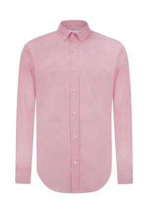 Camisa de manga larga rosa claro con cuello abotonado, que presenta un cierre frontal con botones y un dobladillo redondeado, hecha de una suave tela de algodón.