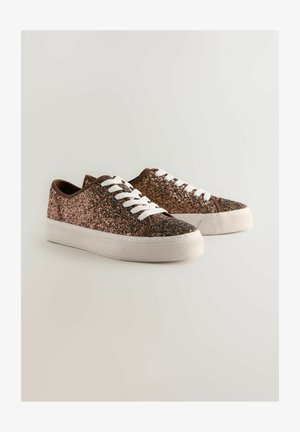 Sjajni tenisice s smešnim anilinom, bijelim vezicama i teksturiranom gumenom đonom. Imaju blistavi finiš u ružičastom zlatu.