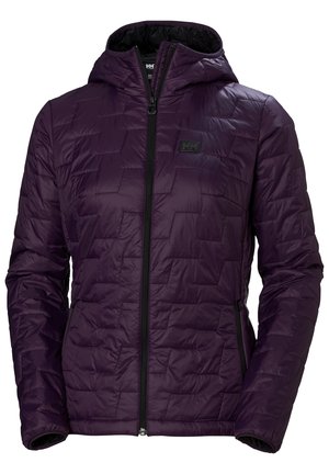 Lila, isolierte Jacke mit Kapuze, ausgestattet mit einem gesteppten Design, einem durchgehenden Reißverschluss und einem kleinen Logo auf der Brust. Strukturierter Stoff.