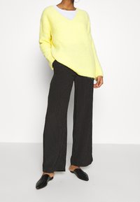 EDITED Svetr - yellow
