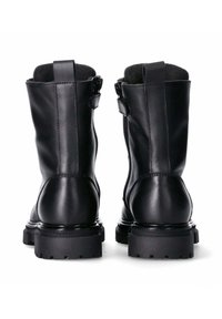 Stivaletti neri in pelle con finitura liscia, punta arrotondata, suola robusta e chiusura con zip laterale. L'interno è foderato in morbido tessuto.