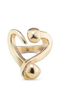 Anillo de color dorado con un diseño retorcido que presenta acentos lisos y redondeados, y una banda texturizada. Destaca por su forma moderna y escultórica.