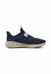 Sneaker blu navy con tomaia in tessuto, anello elastico per una facile calzata, logo bianco sul lato e suola in gomma beige con pattern circolari di presa.