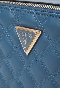 Guess GIULLY CAMERA BAG - Borsa a tracolla - slate