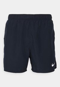 Pantalones cortos azul marino de tejido ligero, con una cintura elástica, bolsillos laterales y un logotipo de Nike blanco en la parte inferior izquierda.