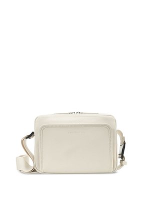 Rektangulær off-white crossbody taske med justerbar rem, front lynlåslomme og minimalistisk design.