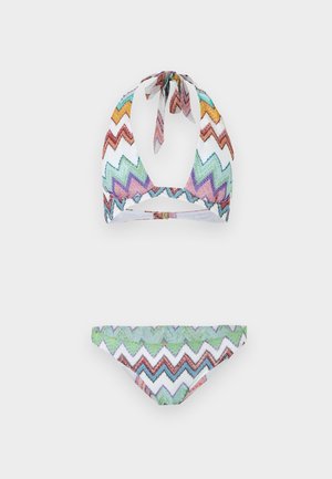 Két részes bikini színes cikk-cakk mintával zöld, lila, narancs és fehér árnyalatokban, pántos felsőrésszel és alacsony derekú alsóval.