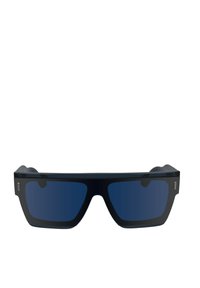 Occhiali da sole rettangolari neri con lenti blu specchiate, caratterizzati da un audace design geometrico e dettagli testurizzati sulle tempie.